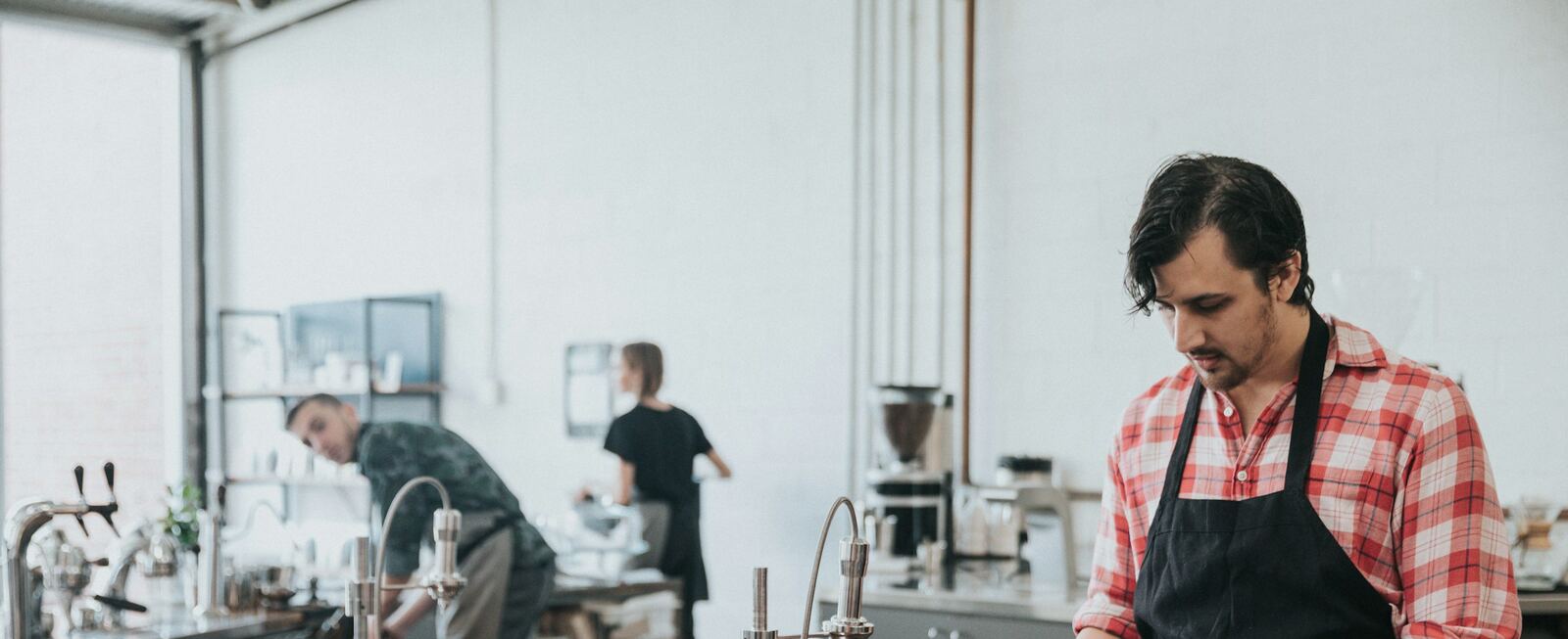 Café-Theke mit Mitarbeitern